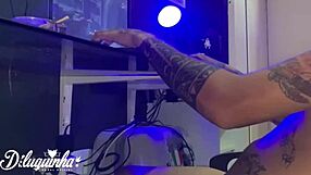 f� falou que se o marido descobrir que ele gravou um v�deo porn� est� fudido kkkk, twink getting anal blowjob