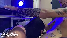 f� falou que se o marido descobrir que ele gravou um v�deo porn� est� fudido kkkk, twink getting anal blowjob