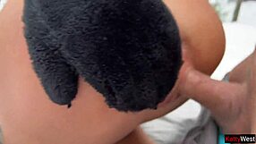 嘿，想在雪林里试试粗暴的性爱吗？这里太狂野了！