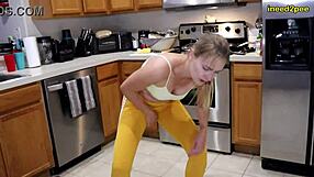 girls peeing in tight jeans panties during desperation