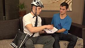 i'm a gay top spreading for a courier in bareback sex.