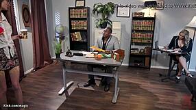 stepmom says, come here, stepdaughter, let's play in the office