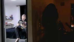 Mi primo descuida a su novia por jugar y yo me la termino follando