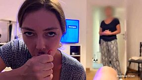 Nevlastní máma mě chytila, jak foukám jejímu klukovi v šokujícím momentu