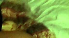 היי בייב, תמשיך עם הליטוף האיטי מאחור הלילה.