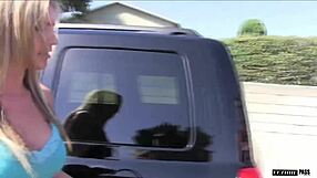 Brianna Brooks สาวบลอนด์หน้าอกใหญ่เสียวตัวเองและกลืนควยแข็ง