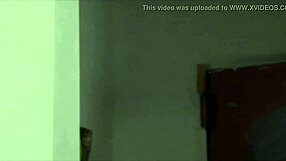 Hele, vidíš tu velkoprsou ebony herečku chodit nahou na filmovém setu? Je to divoké po hardcore skupinové akci! 😍