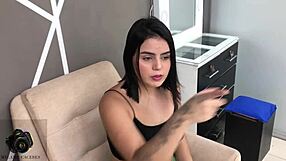 Calificándole la polla a mi vecino - pov - en español