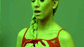 hottie fingers wet pussy with toys in solo masturbation