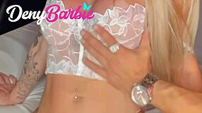 Csábító szőke Deny mutogat és keményen baszik