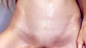 Так эта австралийская милф с лактацией играет с вибратором для дикого оргазма. Просто casual развлечение!