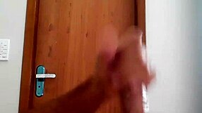 batendo uma punheta com prostituta