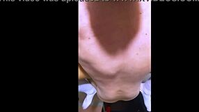 La hijastrastra era tan apretada que su padrastro usaba lubricante para penetrarla sin lastimarla, pero ella siempre quería más en el college.