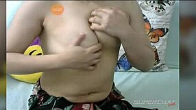 Hey, check out this lady with bad boobs!