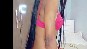 i'm watching this magrinha sensualizing with her hands all over, it's so hottt