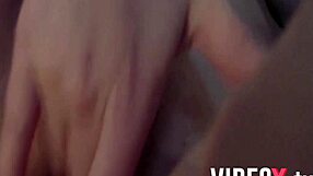 Jeune perverse se touche devant sa cam et obtient ce quelle veut 😏