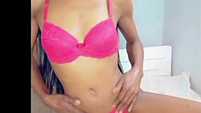 i'm watching this magrinha sensualizing with her hands all over, it's so hottt