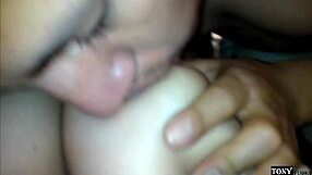 tema de hoy mamando tetas ajenas lo que toda ninfomana quiere semen en las tetas y corrida en la boca despues de una buena mamada de chiches