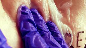 야, 이 ASMR 창녀 젖은 보지 손가락질로 오르가즘까지 들어!