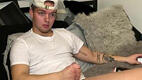 Hot Sends Fuck Buddy Video For Masturbation With Cumshot
