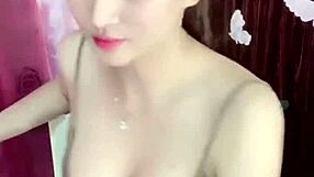 Girl Show On Webcam 01