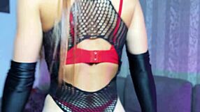 Hei, roșcata aia curvă în cizme înalte a dat cea mai sălbatică muie vreodată, nu?