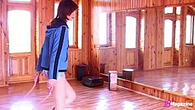 Super naughty Zelma teases with rope skills. She strips off slow and seductive!