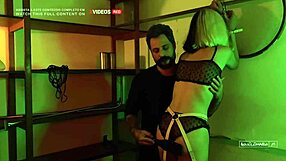 Teaser Novinha in Lingerie Loves Bondage