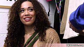 Yo, j'ai chopé cette belle activiste BLM au centre commercial, temps pour une punition brutale