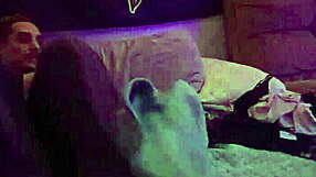 टिंडर डेट बाहर ब्लैक लंड राइडिंग में जंगली हो गई