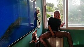 probando juguete leads to cum and squirting fun