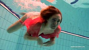 duna bultihalo poses underwater in bikini