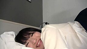 मेई 18 यूनिफॉर्म में तीव्र ऑइल खेल से जोरदार स्क्वर्ट