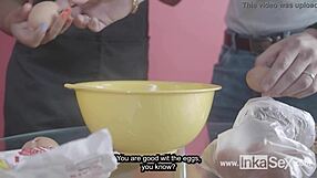 Tremenda morena deepthroats pervert buyer