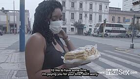 Tremenda morena deepthroats pervert buyer