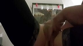 Köle bağlama seansında yoğun zevk hissediyor