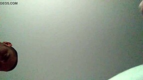 Ostro jeżdżę na białym kutasie, młody gejowski rżnięcie z intensywną akcją