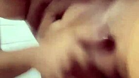 primeira vez na academia como novata, sentindo-me nervosa.