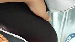 Acosando a madura culona en calles de Lima