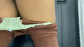 primeira vez na academia como novata, sentindo-me nervosa.