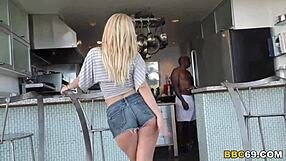 Arromba meu cu que eu gosto, enquanto eu luto com anal creampie e engulo tudo.