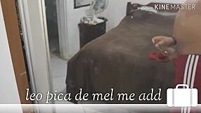 Pequei calcinha da instrutora e me masturbei