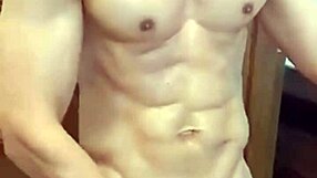 蒸腾的淋浴后精液滴落