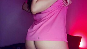 Horny Girlfriend Reveals Her Pussy