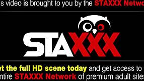 灵活的青少年阿黛尔如何处理如此激烈的肛门拉伸？