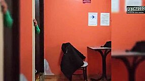 en la calle profesor invita alumna a un hotel ella queria coger con antifaz me juras que no lo va a ver nadie