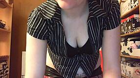 Umiliato E Ricattato Dalla Datrice Di Lavoro Femdom