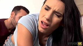 Είμαι ενθουσιασμένος βλέποντας την κολλημένη, ανίκανη να κινηθεί, λαχταρώντας έντονη δράση