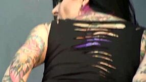 Alternative slut, show me those poses