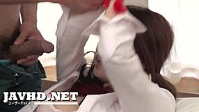 มาดูหญิงผมแดงยืดหยุ่น Kayla Coyote ถอดเสื้อผ้าขณะฝึกบัลเล่ต์ 😍